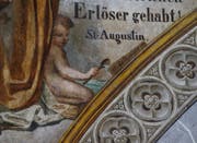 Das Gemälde von Melchior Paul von Deschwanden an der Chorwand der Kirche St. Oswald in Zug zeigt das wasserschöpfende Kind. (Bild: Stefan Kaiser (Zug, 15. August 2018))