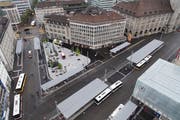 Blick auf den Bahnhofsplatz mit neuer Ankunftshalle (Bild: Gian Ehrenzeller / Keystone (St. Gallen, 31. August 2018))