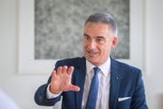 Der ehemalige Helvetia-Chef Stefan Loacker nimmt zur Frage, ob er Kandidat fürs Raiffeisen-Präsidium ist, keine Stellung. (Bild: Urs Bucher, 5. Juli 2016)