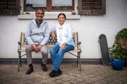 Kushia und Elvina Patrick vor ihrem Zuhause in Oberwangen. (Bild: Reto Martin)