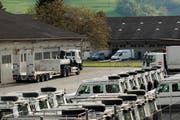 Swissint soll mehr Platz für ihre Fahrzeuge erhalten, zudem ist im Neubau eine öffentliche Tiefgarage geplant. (Bild: Oliver Mattmann)