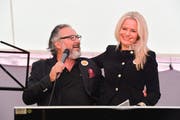Jazzmeilenpräsident Harry Tschumy und Moderatorin Martina Meisenberg. (Bild: Donato Caspari)