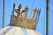 In Schieflage: Der Circus Royal gastiert zurzeit in Arbon. (Bild: Max Eichenberger)