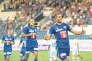  Things are going well again: The match winner Pascal Schürpf (right) is kicking in the Swisspor arena. (Image: Pius Amrein (Luzern, August 4, 2018)) 