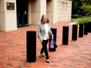 Die Buchhalterin Cindy Laporta belastet am Freitag den Ex-Wahlkampfmanager von US-Präsident Donald Trump, Paul Manafort, in einem Gerichtsverfahren schwer. (Bild: KEYSTONE/AP/ANDREW HARNIK)