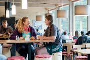 Das Restaurant auf der Fräkmüntegg ist oft zur Hochsaison oft voll - nun soll ein Pavillon Abhilfe schaffen. (Bild: Boris Bürgisser)