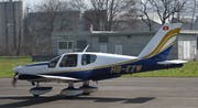 Das Unglücksflugzeug des Typs Socata TB-10, fotografiert am 30. März 2016 beim Start in Kägiswil. (Bild: Robert Hess)