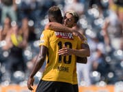 Verdienter Jubel für die YB-Spieler Jean-Pierre Nsame und Loris Benito nach der geglückten Cupfinal-Revanche (Bild: KEYSTONE/ALESSANDRO DELLA VALLE)