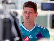 Mario Gomez will den Jungen im Nationalteam nicht im Weg stehen (Bild: KEYSTONE/EPA/RONALD WITTEK)