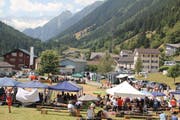 Der Schwingplatz in der Breite bietet eine prächtige Sicht auf die Dammakette. (Bild: Paul Gwerder)