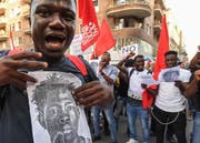 Arbeiter demonstrieren in Neapel nach der Ermordung von Soumayla Sackko. (Bild: Salvatore Laporta/Getty)
