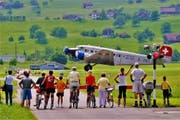 Eine Maschine des Typs JU-52-HOT beim Start auf dem Flugplatz in Buochs. (Archivbild: Leser Fritz Kehrer)