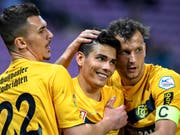 Die Schaffhauser Arijan Qollaku, Luca Tranquilli und Paulinho (von links) feiern einen klaren Sieg gegen Vaduz. (Bild: KEYSTONE/MARTIAL TREZZINI)