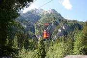 «S'rotä Bähnli» auf der Fahrt zum Bannalpsee. (Bild Sepp Odermatt, Oberrickenbach, 16. Juli 2018)