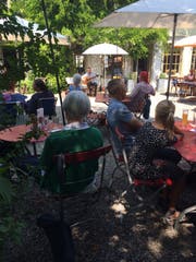Bruno Ammann singt zum Brunch am Sonntag Lieder von Joe Dassin. (Bild: PD/Daniel Stoll)