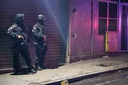 Sicherheitskräfte in Caracas. Hier war am Samstag angeblich ein Attentat auf Präsident Maduro verübt worden. (Bild: EPA/MIGUEL GUTIERREZ)