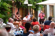 Die Band Amal spielt im Garten des «Löwen» Zigeunermusik aus dem Balkan. (Bild: Manuel Nagel)