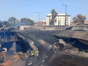 Nach der Explosion des Lastwagens und den Folgefeuern: Eingestürzte Fahrbahn der Autobahn bei Bologna. (Bild: KEYSTONE/EPA POLIZIA DI STATO/POLIZIA DI STATO HANDOUT)