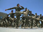 Soldaten beim Training in der afghanischen Hauptstadt Kabul. (Bild: Keystone/AP/MASSOUD HOSSAINI)