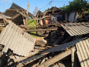   After a major earthquake on the island of Lombok in Indonesia, the number of deaths rose to more than 90 (local time) on Monday morning. (Photo: KEYSTONE / AP / SIDIK HUTOMO) 