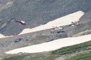 Die Bergungsarbeiten am Piz Segnas am Montag. (Bild: KEYSTONE/Ennio Leanza)