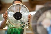 Heiss begehrt in diesen Tagen: Ventilatoren. (Bild: Reto Martin)