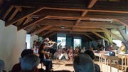 Violinist Shant Eskenian und Cellistin Angelika Zweller untermalten die Vernissage mit armenischer Volksmusik. (Bild: Corinne Bischof)