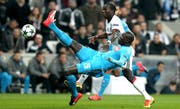 Kalidou Koulibaly (vorne) in einem Champions-League-Spiel gegen Besiktas Istanbul. Sedat Suna/EPA