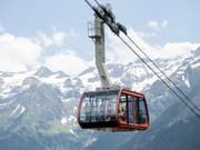 Für den Schweizer Tourismus geht es weiter bergauf: Die Übernachtungszahlen steigen Monat für Monat, über die erste Jahreshälfte betrug das Plus 3,8 Prozent. (Bild: KEYSTONE/URS FLUEELER)