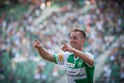 Ihn werden die FCSG-Fans vermissen: Identifikationsfigur Marco Aratore nach einem seiner 22 Tore für Grün-Weiss. (Bild: Urs Bucher)
