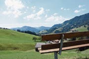 Diese Aussicht auf die Hügellandschaft lädt zum Ausruhen und entspannen ein. (Bild: Urs M. Hemm)