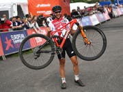 Lars Forster feiert seinen EM-Coup (Bild: KEYSTONE/EPA/NEIL HALL)