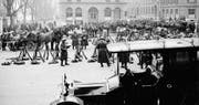 Truppen auf dem Berner Waisenhausplatz während des Landesstreiks im November 1918. (Bild: Swiss Federal Archives)