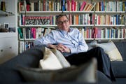 Ulrich Cavelti bei sich zu Hause. (Archivbild: Coralie Wenger)