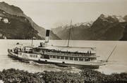 Dampfschiff Wilhelm Tell am 3. Oktober 1933 im Urnersee bei Brunnen.