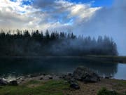 Auch bei Regen eine Reise wert: Der Arnisee ob Intischi im Kanton Uri. (Bild: Yasmin Kunz (21. Juli 2018))