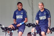 Vergangene Zeiten: Gelson Fernandes und Valon Behrami auf dem Hometrainer während des Trainingslager der Schweizer Nationalmannschaft. (Bild: Marc Schumacher/freshfocus (Lugano, 31. Mai 2018)