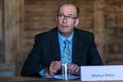 Markus Ritter, Präsident des Schweizer Bauernverband, glaubt, dass der Konsument Verständnis für einen höheren Milchpreis hat. (Bild: KEYSTONE/Patrick Huerlimann/Keystone; Schalunen, 12. Juli 2018)