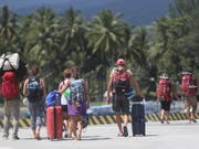 Abreise: Viele Touristen wollen nach den Erdbeben die indonesische Ferieninsel Lombok verlassen. (Bild: KEYSTONE/EPA/ADI WEDA)