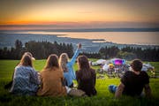 Die Sur-le-lac-Bühne mit Aussicht auf den Bodensee. Bild: Urs Bucher (2016)