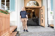 Gastronom Stefan Huber und sein Team bedienen ab kommendem Jahr auch die Gäste im Sportzentrum Herisau. (Bild: PAG)