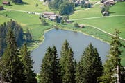 Für Anblicke wie diese reisen Touristen ins Obertoggenburg. Im Bild liegt der Schwendisee, inmitten der Flachmoore. (Bild: PD)
