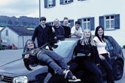 Von links: Mattia Messmer, Benjamin Egli, Corinne Bischof, Natascha Gmür, Michael Egli, Johanna Gubler und Jacqueline Schlegel bilden die Band Pickaback. (Bild: PD)