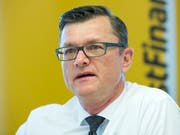 Postfinance-Chef Hansruedi Köng hält am geplanten Abbau von 500 Stellen auch nach Abschluss der Konsultation mit den Gewerkschaften fest. (Bild: KEYSTONE/PETER KLAUNZER)