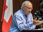 Bundesrat Johann Schneider-Ammann reagiert verärgert über die Vorwürfe der Gewerkschaften und spricht von einem «Vertrauensbruch». (Bild: KEYSTONE/THOMAS HODEL)