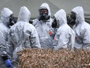 Entgiftungsaktion in einem Park im englischen Salisbury nach dem Nowitschok-Fund im März. (Bild: KEYSTONE/EPA/NEIL HALL)