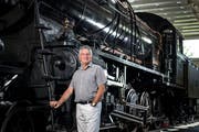 Beat Klarer bei der Gotthard Dampflokomotive C 5/6 im Verkehrshaus, wo er aufgewachsen ist. (Bild: Pius Amrein (Luzern, 8. August 2018))
