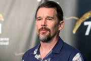 Der amerikanische Schauspieler und Regisseur Ethan Hawke hat in Locarno auch einen Preis für sein künstlerisches Gesamtwerk erhalten. (Bild: Alexandra Wey/Keystone)