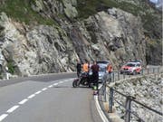 Unfall auf der Passfahrt: Bei einem Überholmanöver in Wassen UR verletzen sich zwei Personen, die auf einem Töff unterwegs waren. (Bild: Kantonspolizei Uri)