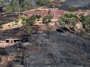 Die Waldbrände an der Algarve im Süden Portugals haben bereits 21'000 Hektar Pinien- und Eukalyptus-Wälder zerstört. (Bild: KEYSTONE/EPA LUSA/LUIS FORRA)